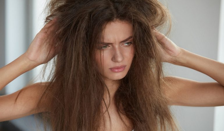 Les bains d’huile cheveux secs: Rituel puissant pour nourrir et réparer